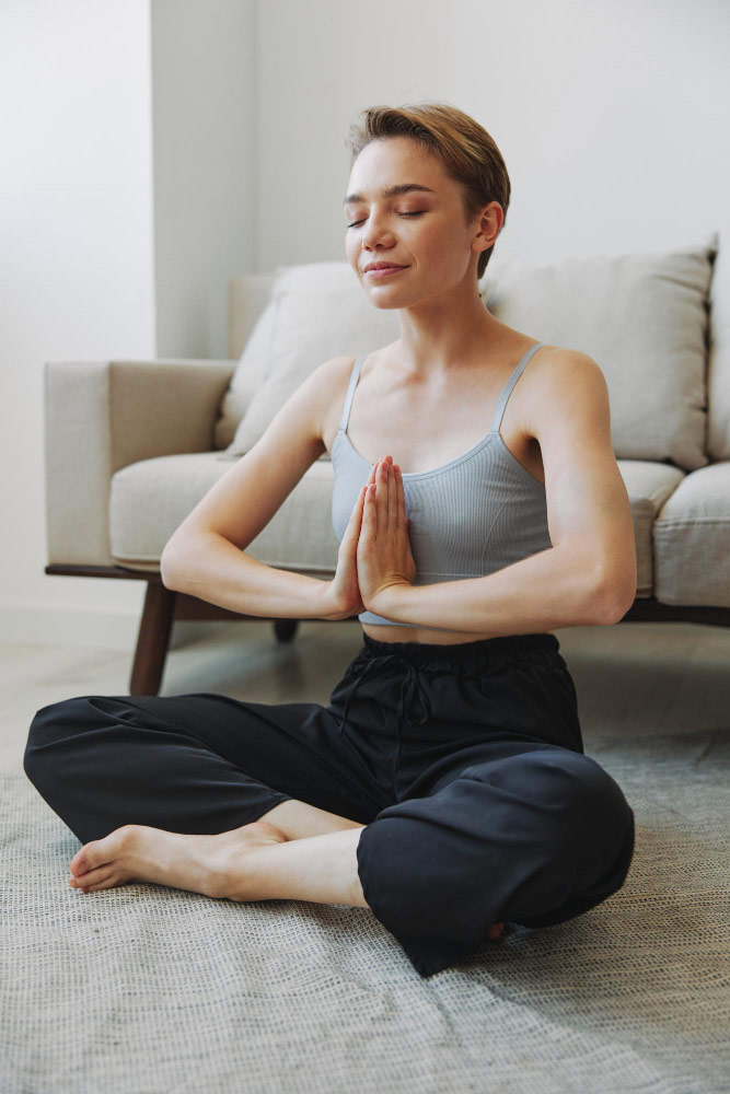 femme-se-relaxant-posture-yoga cours personnalisés individuels