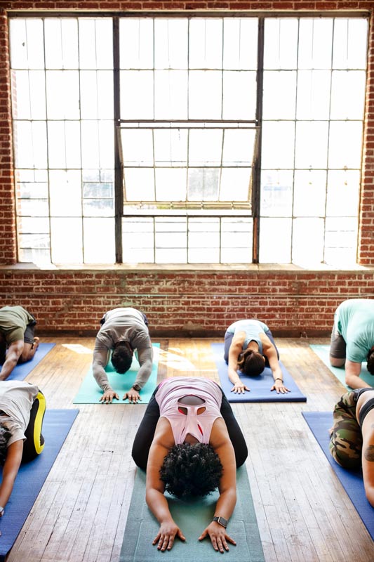 cours-yoga-posture-balasana collectifs a propos